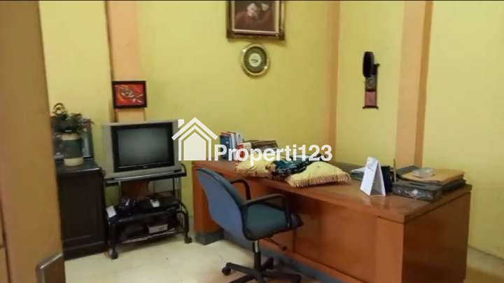 Di jual Ruko eks Showroom mobil lokasi strategis Cikarang Utara - 5