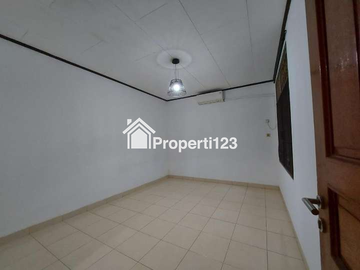 Rumah Disewakan 5 Kamar Tidur di Bukit Cinere Indah - 2