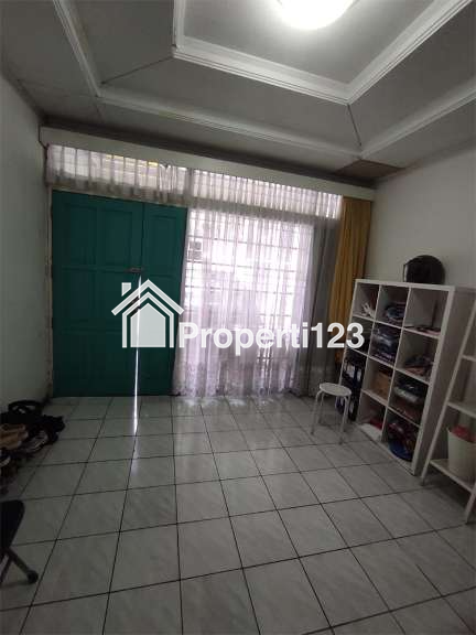 Rumah Klasik Tropis 3 Kamar Tidur 1 Kamar Mandi Carport Untuk Kantor Komersial Dekat Pusat Perbelanjaan Perkantoran Pertokoan Kuliner Hiburan di Sayap Jl. Buah Batu Bandung - 2