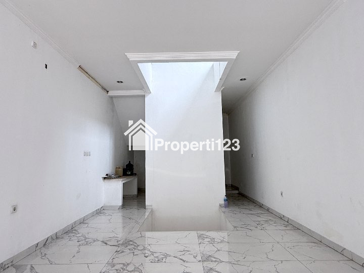 Dijual Ruko Baru, Pinggir Jalan di Duren Tiga Jakarta Selatan - 4