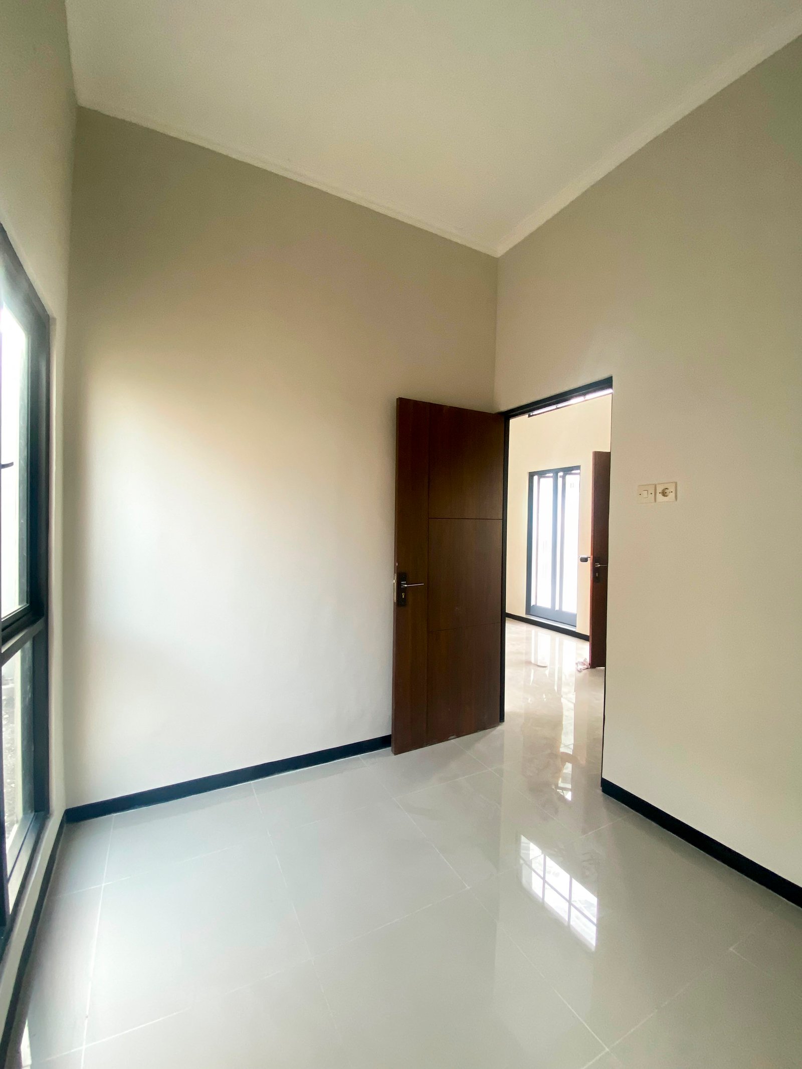 Disewakan Rumah Semi-Furnished Alana Regency Tambak Oso - 4