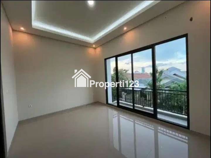 Rumah Cantik Baru Gress Lokasi Sutorejo Mulyosari Surabaya Timur - 4