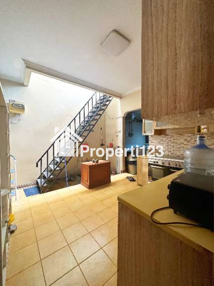 Rumah Second 2 Lantai Tanah Luas di Gedong Pasar Rebo Jakarta Timur - 5