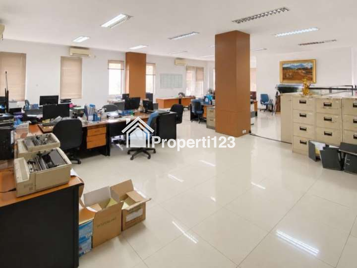 Gedung Kantor 3 Lantai Posisi Hoek Duren Sawit Jakarta Timur - 3