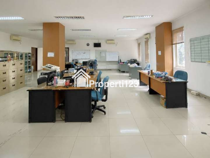 Gedung Kantor 3 Lantai Posisi Hoek Duren Sawit Jakarta Timur - 4