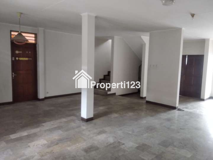 Dijual Rumah di Taman Kedoya Baru, Jakarta Barat - 4