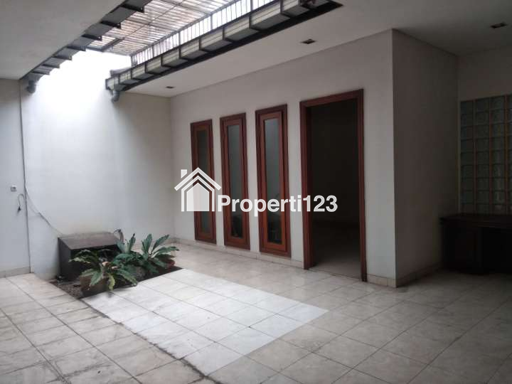 Dijual Rumah di Taman Kedoya Baru, Jakarta Barat - 2