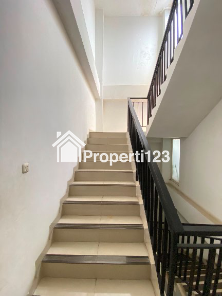 Dijual Mini Gedung Hoek di Duren Sawit Jakarta Timur - 2