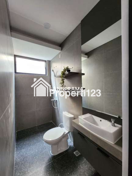 Rumah minimalis 2 lantai desain modern di Serpong Tangerang Selatan - 3