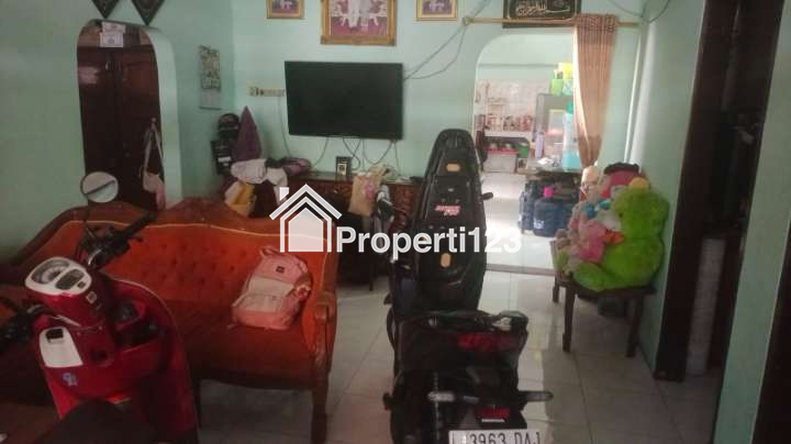 Rumah Hook pojok hadap selatan Surabaya Barat SHM - 2