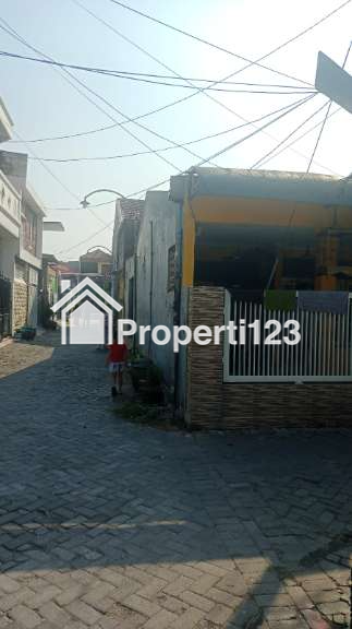 Rumah Hook pojok hadap selatan Surabaya Barat SHM - 8