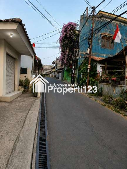 Rumah tua hitung tanah strategis di Kelapa Dua Tugu Cimanggis Depok - 3