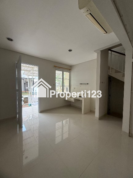 Disewakan Rumah Strategis di Azura Vanya Park - 2