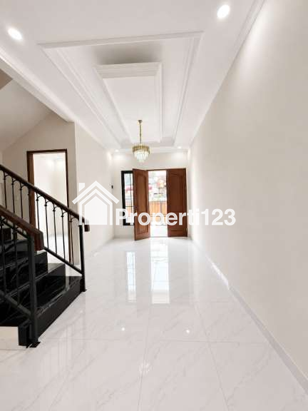Rumah American Classic Strategis Dekat Tol Pondok Gede Bekasi - 5
