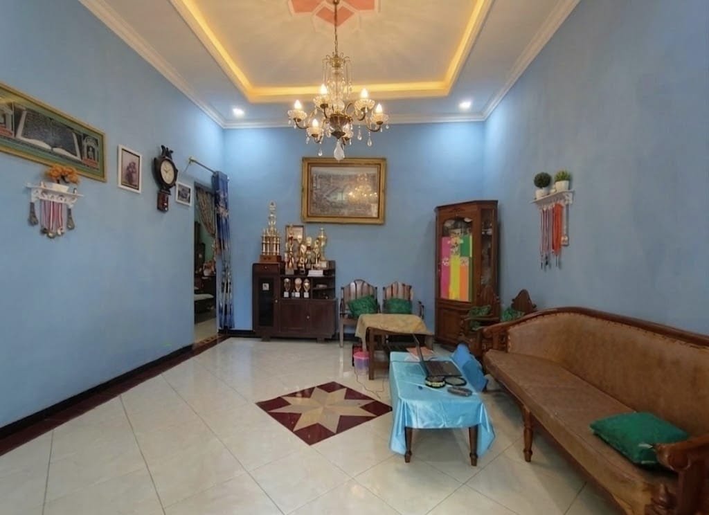 Rumah 2 Lantai Mewah Luas 250m² SHM di Pusat Kota Bondowoso - 2