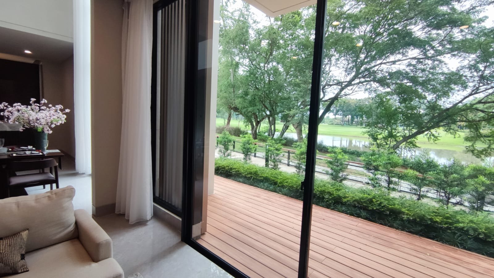 Dijual Rumah di Paradiso Golf Villas Jababeka - 6