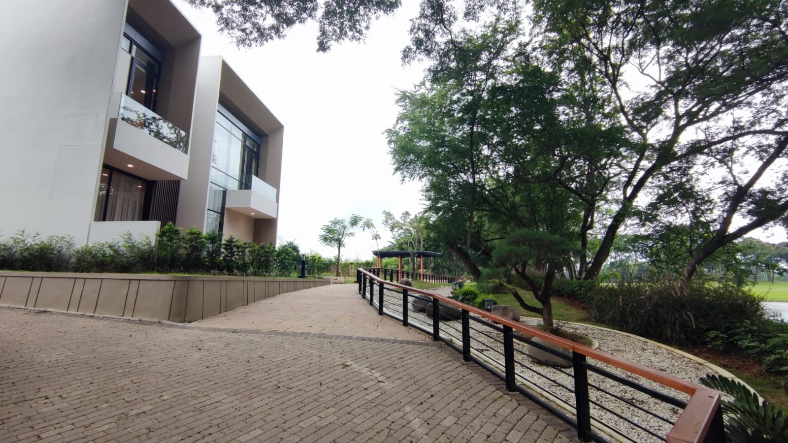 Dijual Rumah di Paradiso Golf Villas Jababeka - 3