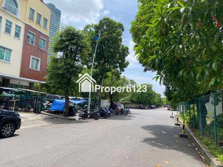 Dijual Ruko Gandeng di Puri Britania Jalan Puri Ayu, Puri Indah, Kembangan Selatan, Kembangan, Jakarta Barat - 2