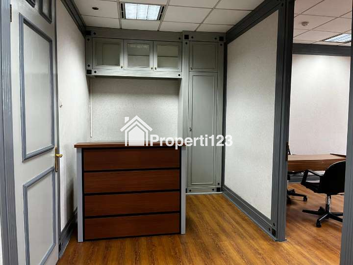 Disewakan Office Space di Menara Sudirman, Jln Jendral Sudirman Kav 60 Jakarta Selatan - 2