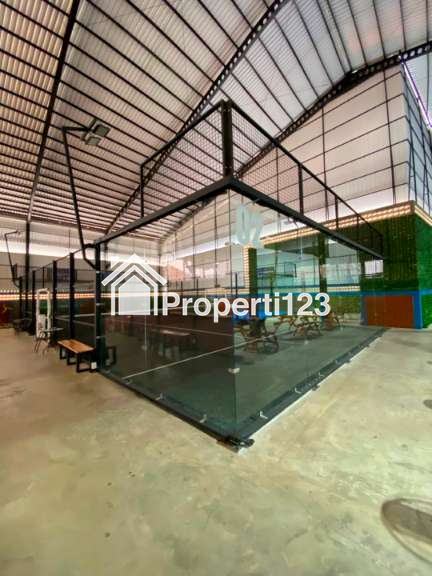 Gedung Lapangan Padel Aktif Dekat Jalan Perjuangan Bekasi Utara - 12