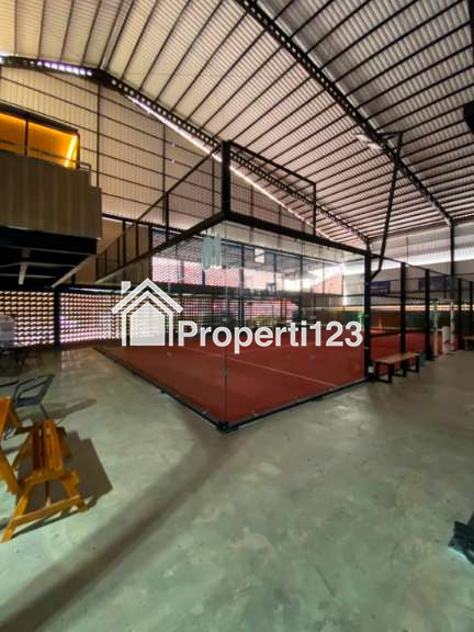 Gedung Lapangan Padel Aktif Dekat Jalan Perjuangan Bekasi Utara - 6