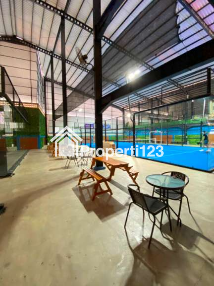 Gedung Lapangan Padel Aktif Dekat Jalan Perjuangan Bekasi Utara - 8