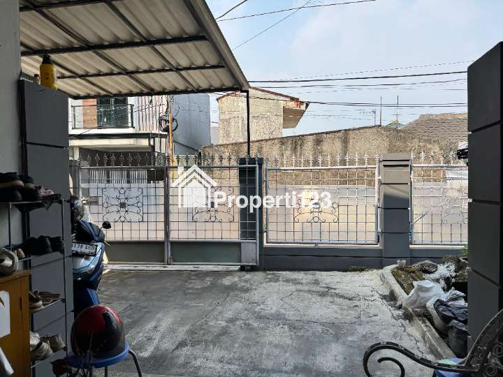 JUAL RUMAH DI BANDUNG SIAP HUNI LOKASI STRATEGIS BEBAS BANJIR DEKAT SEKOLAH DAN RUMAH SAKIT - 2