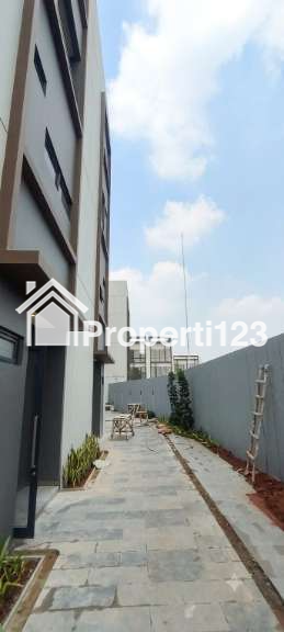 WEST VILLAGE ruko Brand New 4Lantai Depan Jalan Boulevard BSD Tangerang - 9