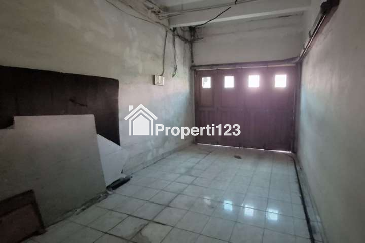 Rumah Strategis Mandala Tomang Jakarta Barat - 18