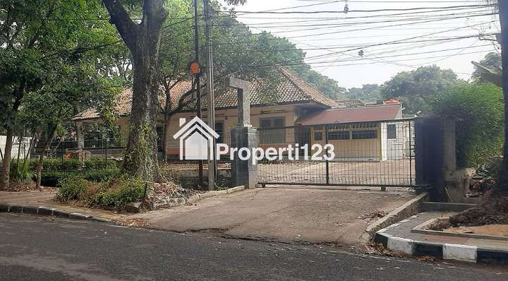 Rumah Belanda Hitung Tanah 1315 m2 SHM View Taman Untuk Kantor Komersial Lingkungan Asri Sejuk Tenang Lokasi Premium Super Strategis di Sayap Jl. Ir. H. Juanda Dago Bandung - 11