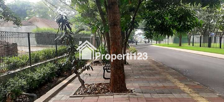 Rumah Belanda Hitung Tanah 1315 m2 SHM View Taman Untuk Kantor Komersial Lingkungan Asri Sejuk Tenang Lokasi Premium Super Strategis di Sayap Jl. Ir. H. Juanda Dago Bandung - 12