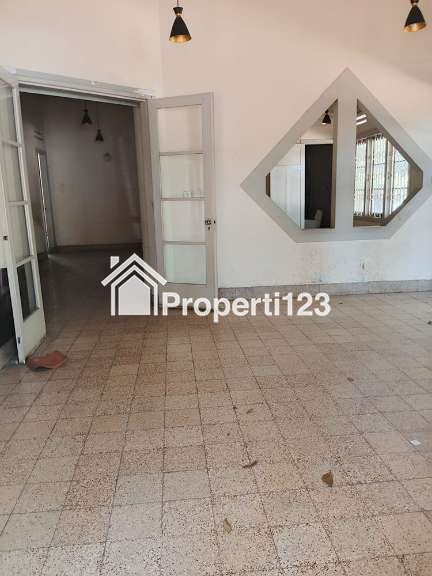 Rumah Belanda Hitung Tanah 1315 m2 SHM View Taman Untuk Kantor Komersial Lingkungan Asri Sejuk Tenang Lokasi Premium Super Strategis di Sayap Jl. Ir. H. Juanda Dago Bandung - 3