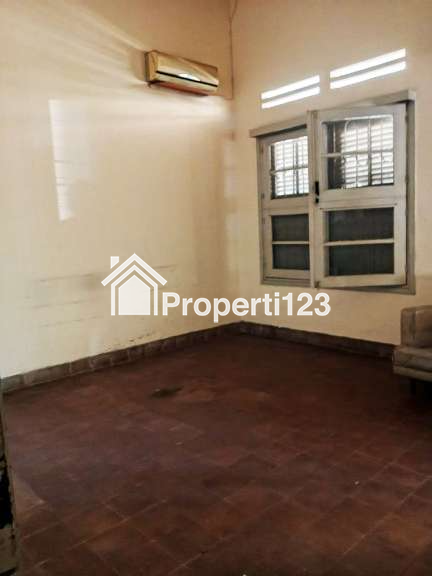 Rumah Belanda Hitung Tanah 1315 m2 SHM View Taman Untuk Kantor Komersial Lingkungan Asri Sejuk Tenang Lokasi Premium Super Strategis di Sayap Jl. Ir. H. Juanda Dago Bandung - 7