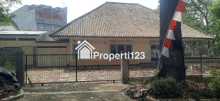 Rumah Belanda Hitung Tanah 1315 m2 SHM View Taman Untuk Kantor Komersial Lingkungan Asri Sejuk Tenang Lokasi Premium Super Strategis di Sayap Jl. Ir. H. Juanda Dago Bandung - 10
