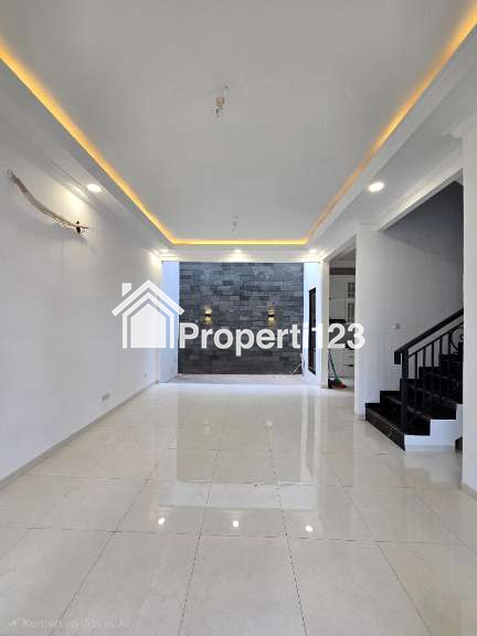 Rumah klasik modern dalam komplek di Pondok Bambu Jaktim - 10