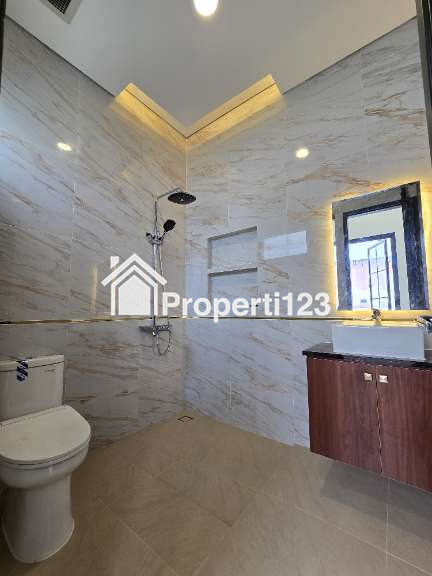 Rumah klasik modern dalam komplek di Pondok Bambu Jaktim - 5
