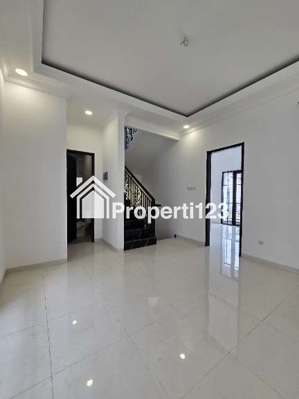 Rumah klasik modern dalam komplek di Pondok Bambu Jaktim - 11