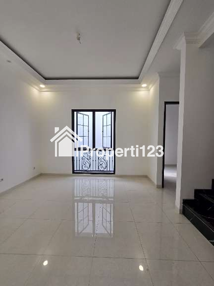 Rumah klasik modern dalam komplek di Pondok Bambu Jaktim - 3