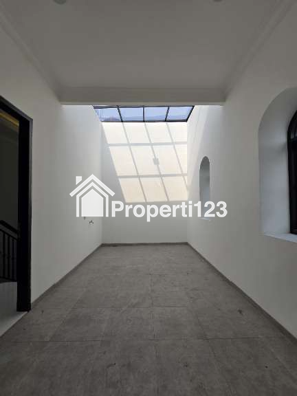Rumah klasik modern dalam komplek di Pondok Bambu Jaktim - 4