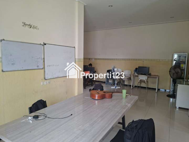 Rumah Semi Furnished Di Klampis aji Sukolilo SUrabaya Timur - 7