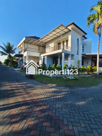Rumah Modern Di Perumahan Royal Ketintang Regency Surabaya Selatan - 2