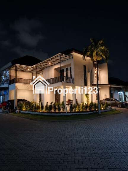 Rumah Modern Di Perumahan Royal Ketintang Regency Surabaya Selatan - 5