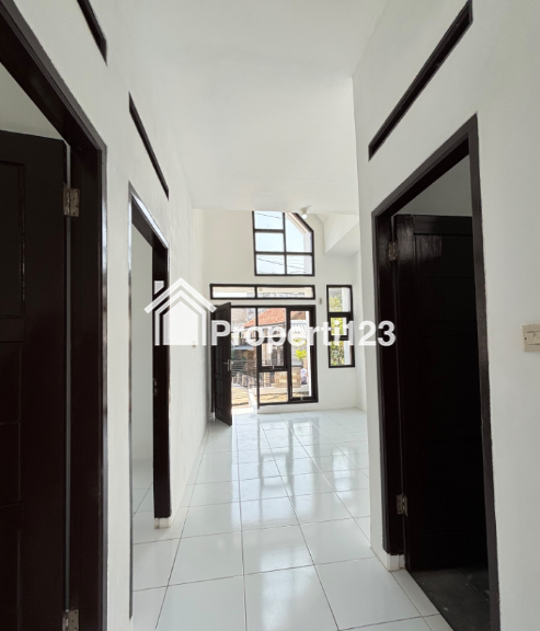 Rumah modern pinggir jalan desa Cilengkrang Bandung timur - 4