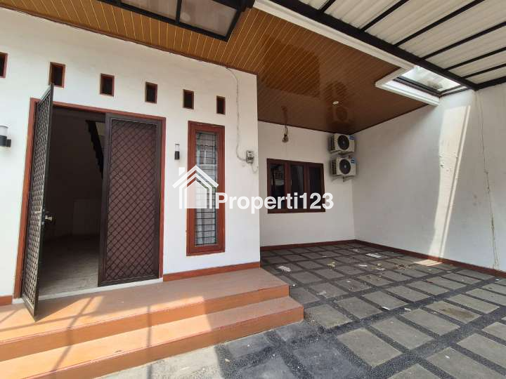 Dijual rumah 2 lantai siap huni di Rawamangun Jakarta Timur - 2