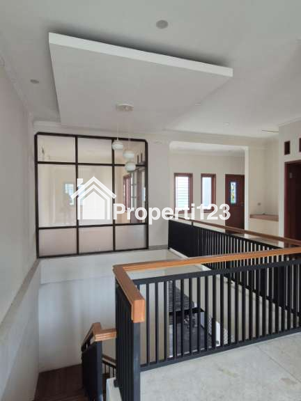 Dijual rumah 2 lantai siap huni di Rawamangun Jakarta Timur - 8