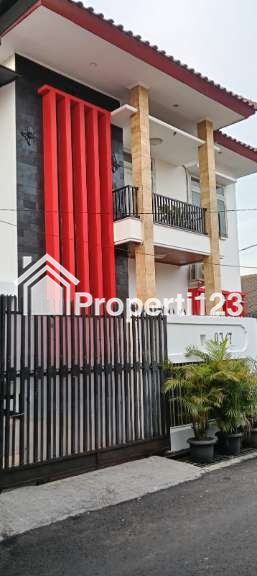 Rumah 2  lantai dalam komplek Nyaman Aman Strategis - 2