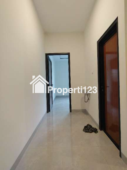 Rumah 2 lantai modern minimalis di Cipayung Jaktim - 5