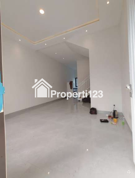 Rumah 2 lantai modern minimalis di Cipayung Jaktim - 12