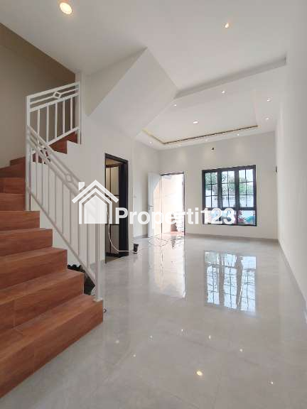 Rumah 2 lantai modern minimalis di Cipayung Jaktim - 7