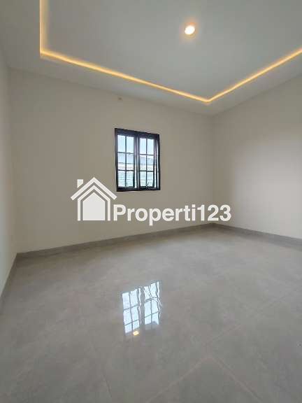Rumah 2 lantai modern minimalis di Cipayung Jaktim - 4